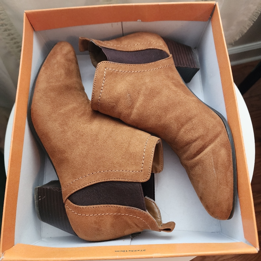 Unisa Brown Suede Booties